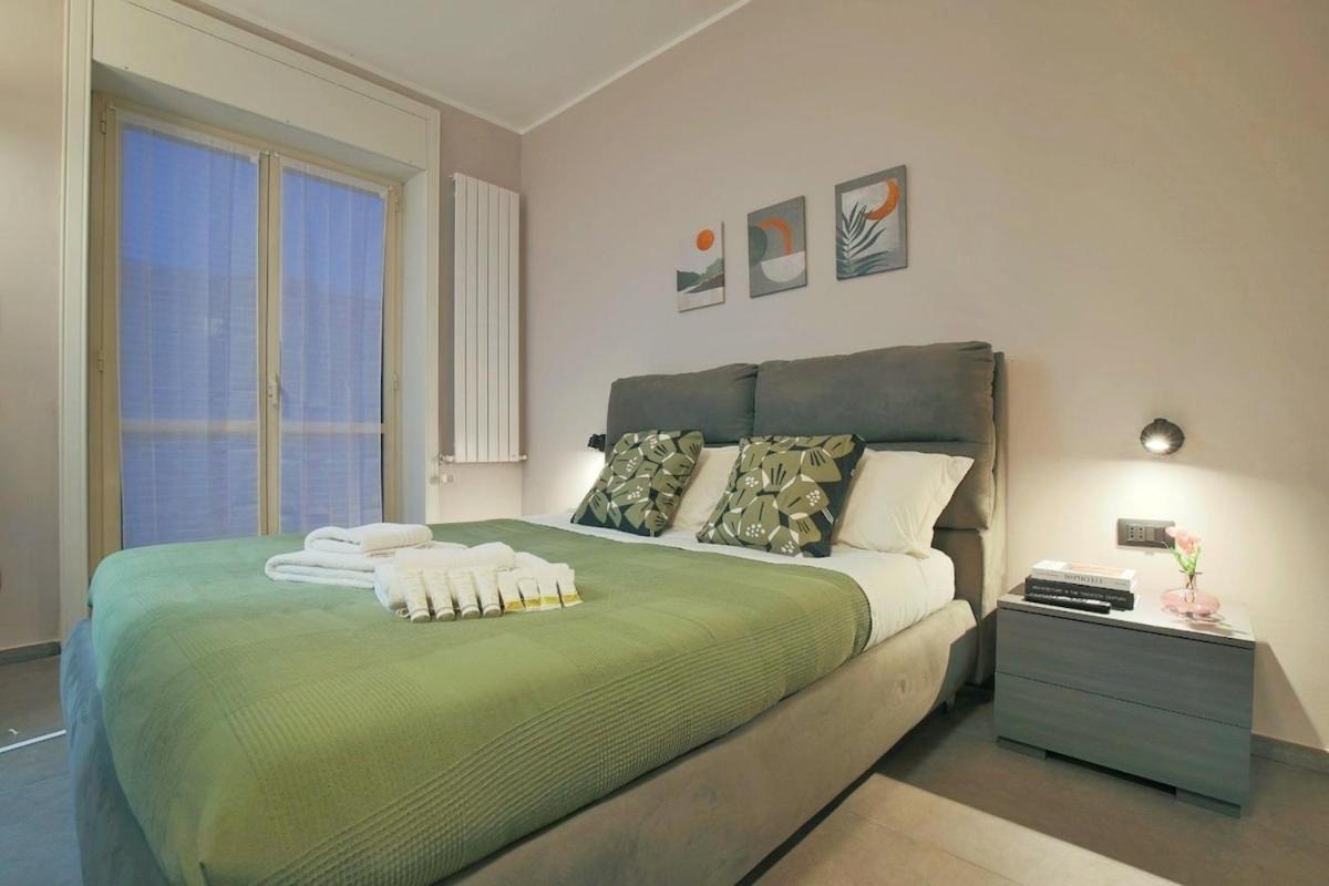 Wide & Bright 2 Bedroom Flat 50m From M4 Station Apartment