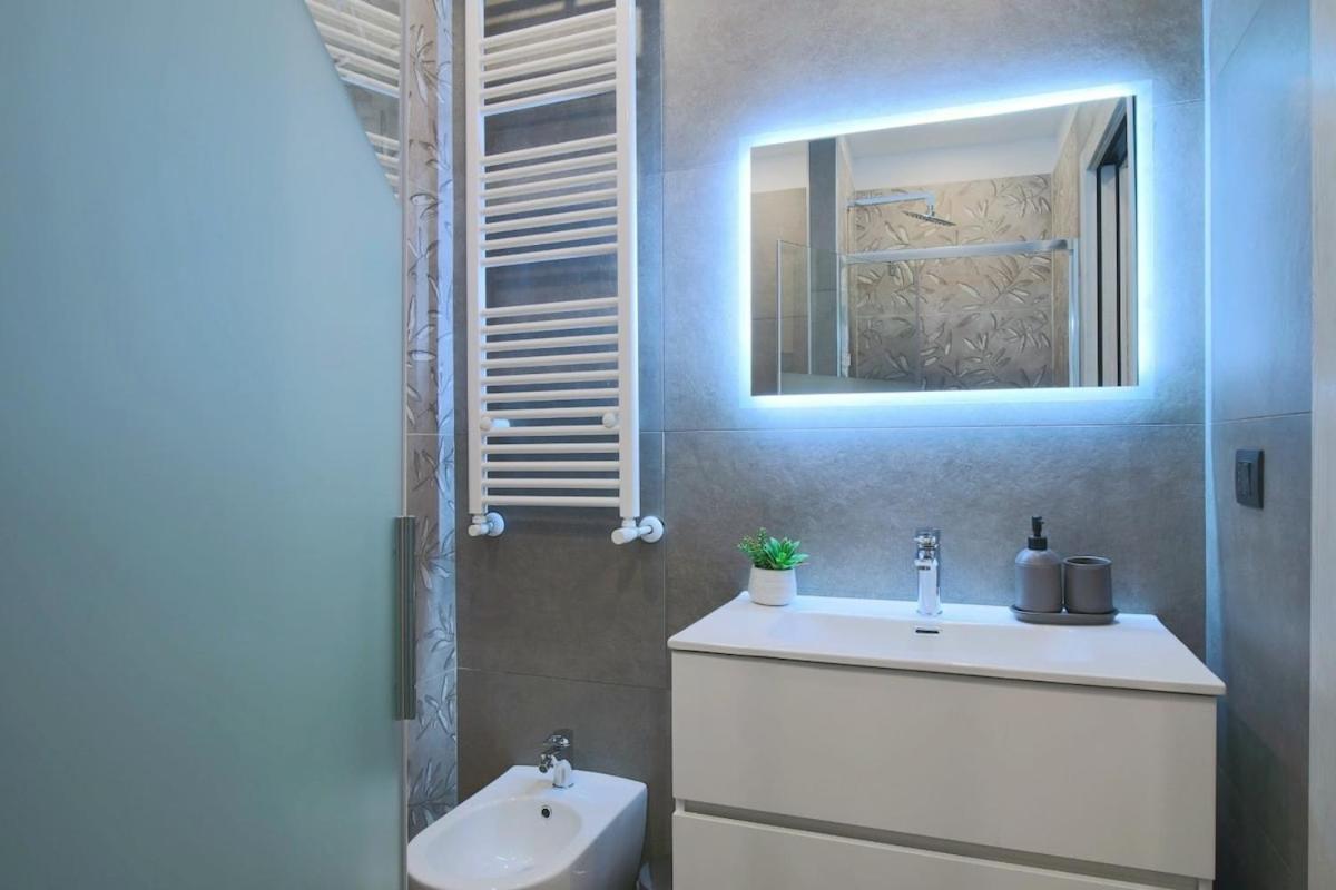Wide & Bright 2 Bedroom Flat 50m From M4 Station * Mailand