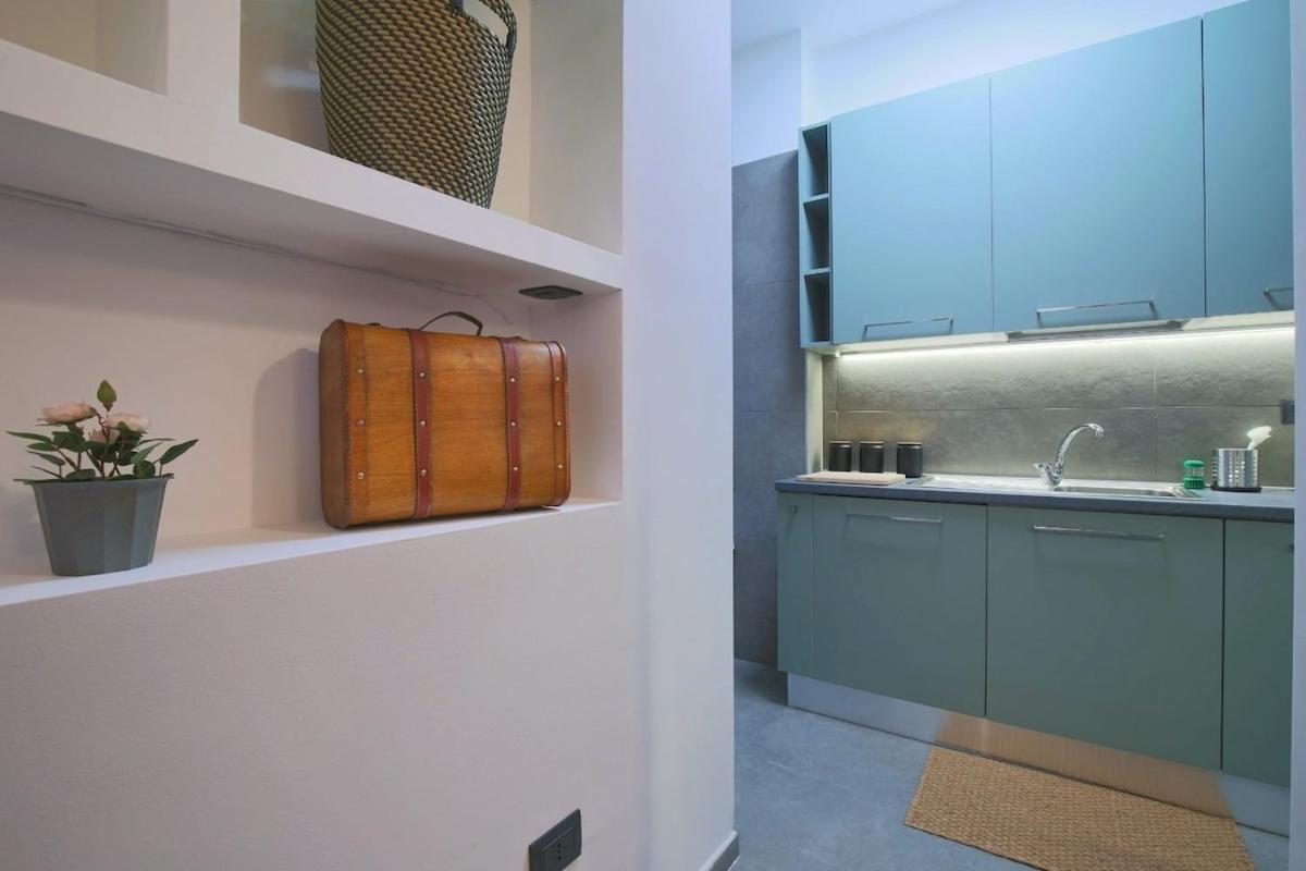 Wide & Bright 2 Bedroom Flat 50m From M4 Station Mailand
