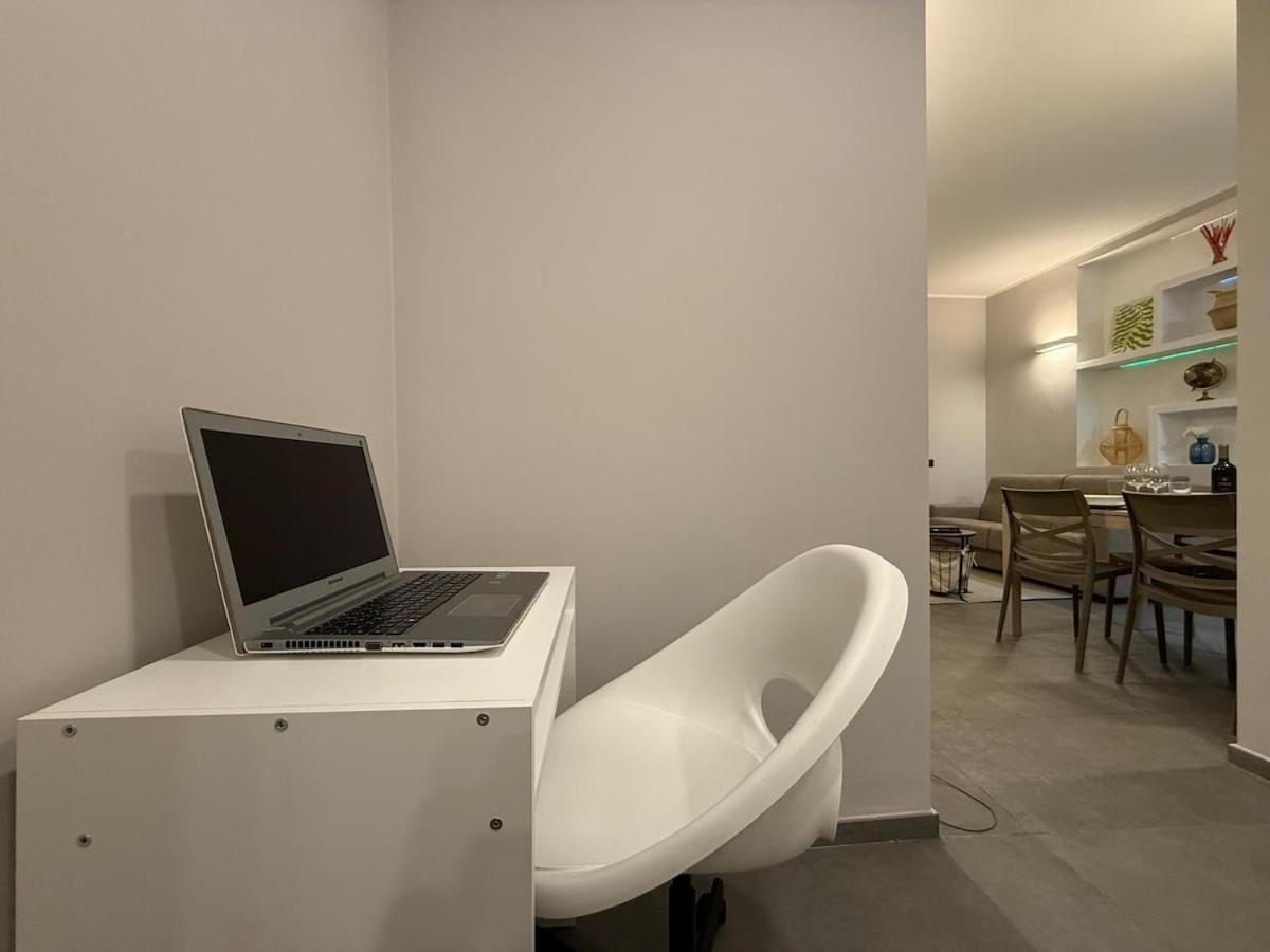 Wide & Bright 2 Bedroom Flat 50m From M4 Station Apartment