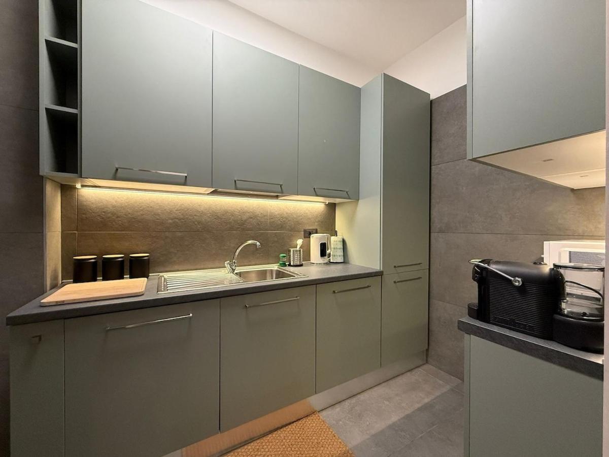 Apartment Wide & Bright 2 Bedroom Flat 50m From M4 Station