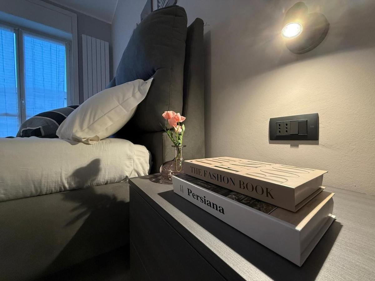 Wide & Bright 2 Bedroom Flat 50m From M4 Station Apartment