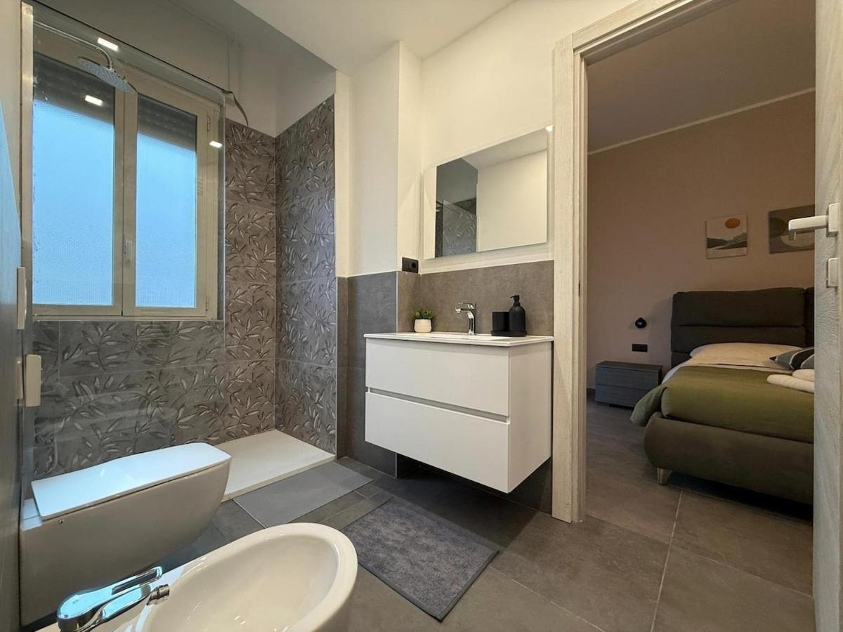 Wide & Bright 2 Bedroom Flat 50m From M4 Station Apartment