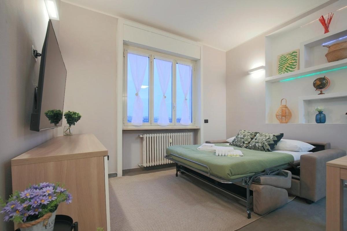 Wide & Bright 2 Bedroom Flat 50m From M4 Station Apartment *