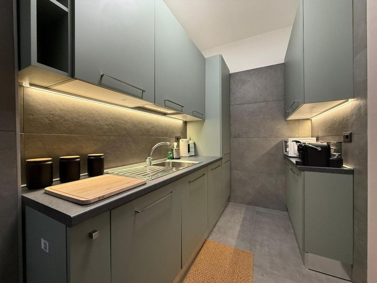 Apartment Wide & Bright 2 Bedroom Flat 50m From M4 Station Mailand