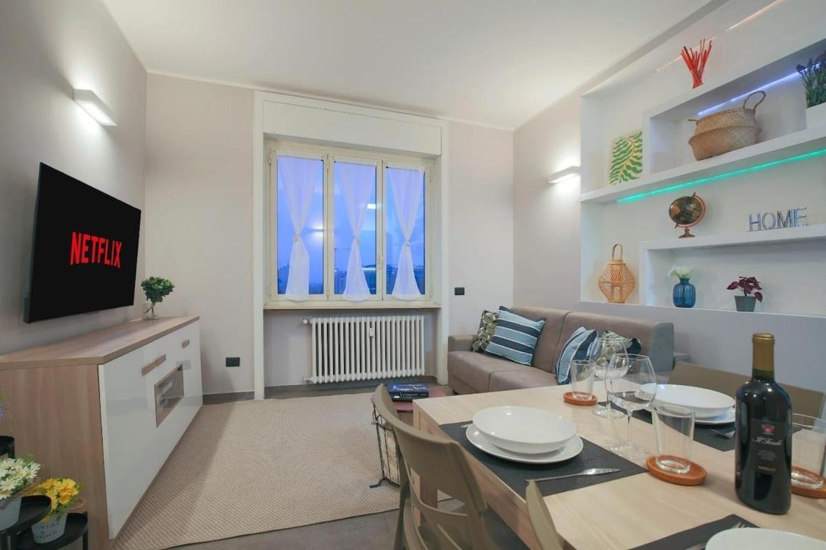 Wide & Bright 2 Bedroom Flat 50m From M4 Station Mailand