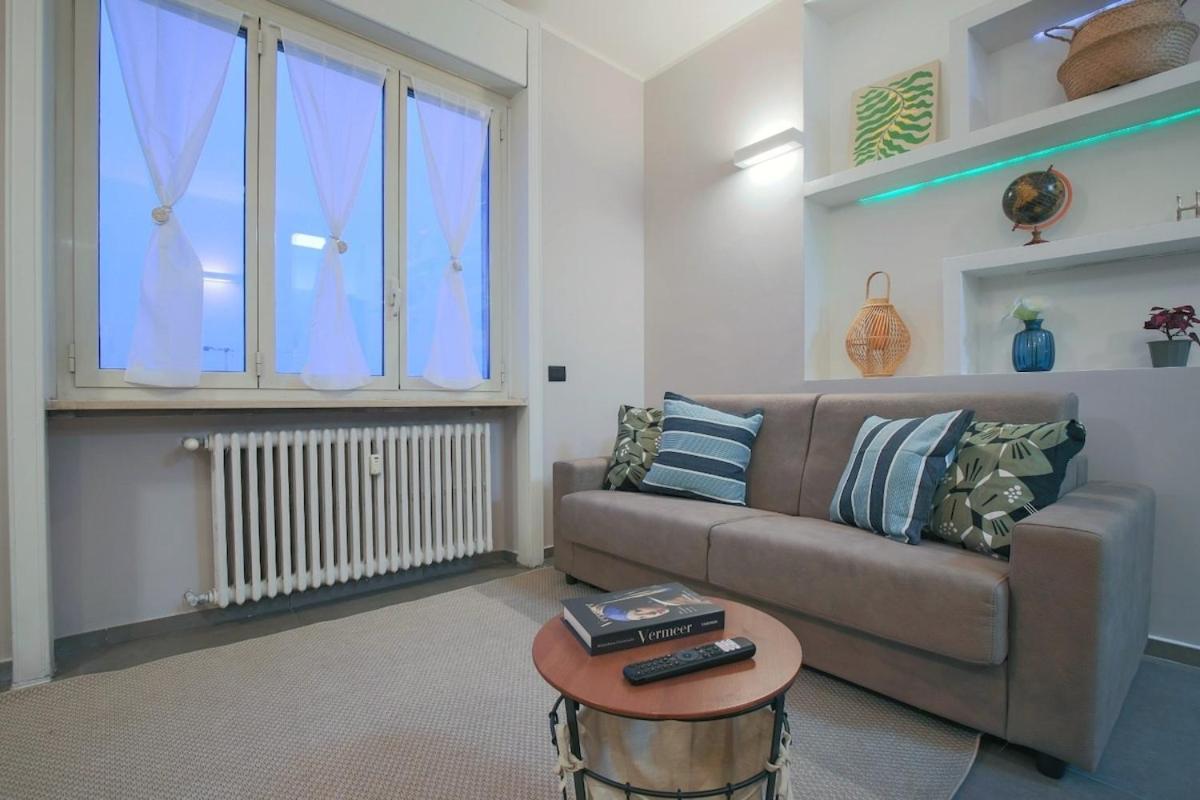 Wide & Bright 2 Bedroom Flat 50m From M4 Station Apartment Mailand
